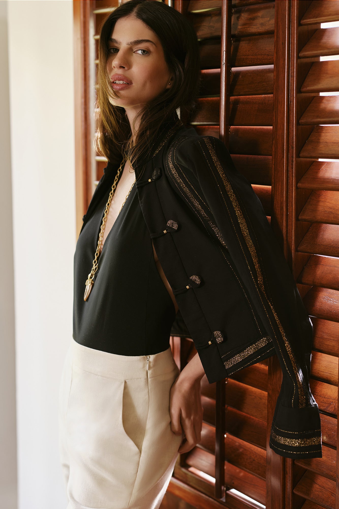 Chaqueta Silente Negro Dorado
